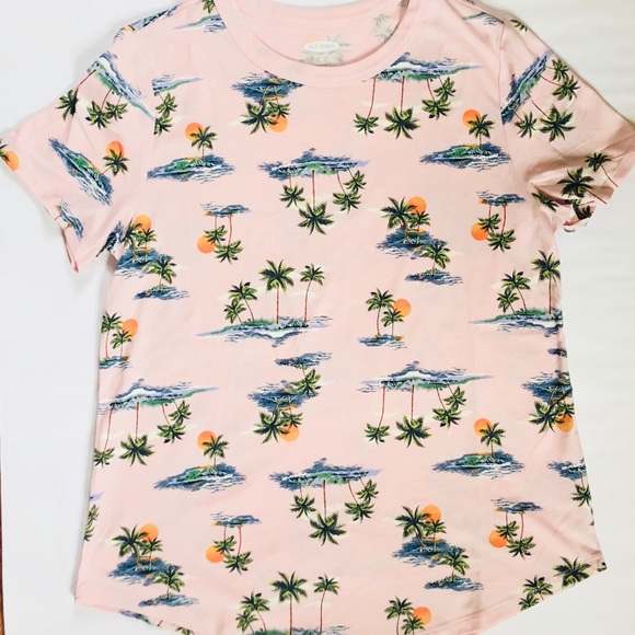 Old Navy Tops - Old Navy Palm Tree Top 🌴 Old Navy Tops - Old Navy Palm Tree Top 🌴